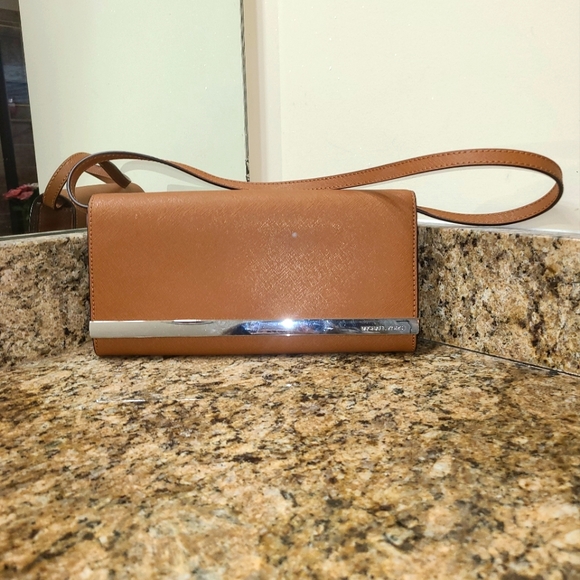 Michael Khors tan shoulder bag - Picture 1 of 3